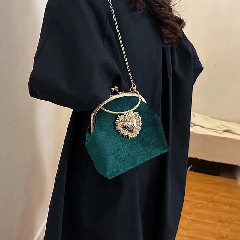 Chains Velvet Frame Heart Dinn - Women Bags Sale ulasan dan harga